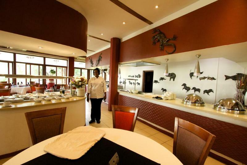 Cresta Mowana Safari Lodge Kasane Exterior photo